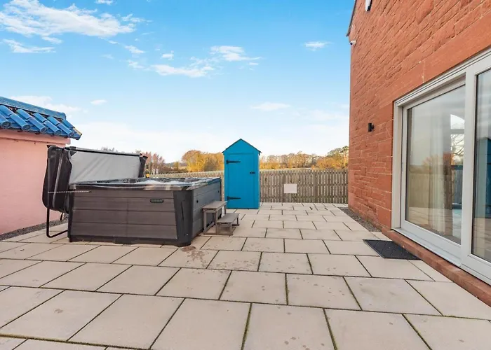 2 Bed In Oc-c34637 Holiday home *